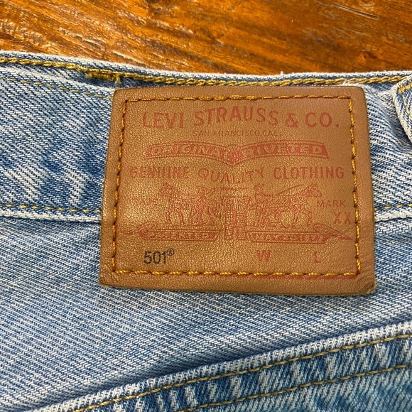 LEVI’S 501 “Big E” Jean Shorts Ripped Distressed Size 28 - Picture 8 of 13